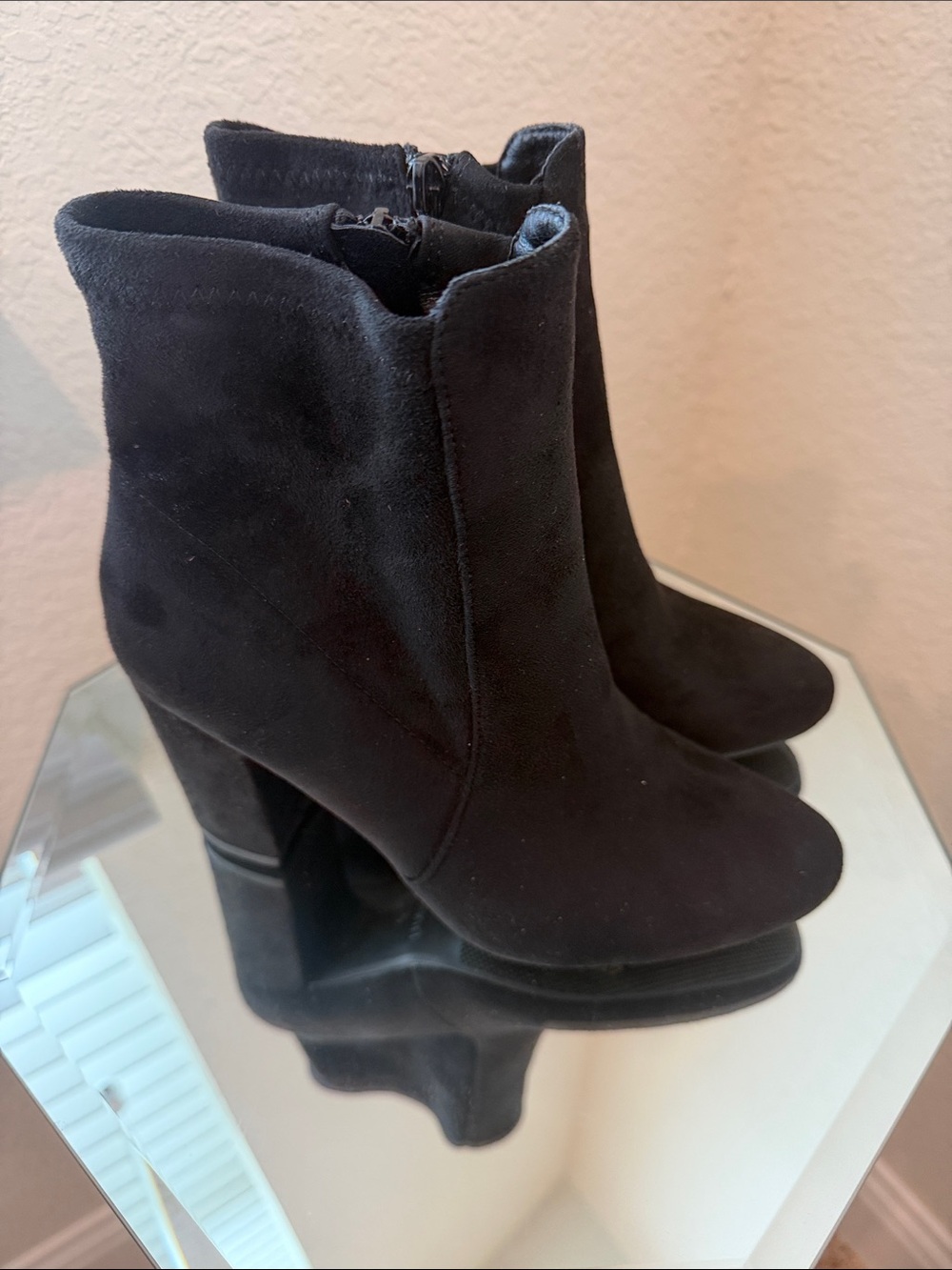 TOP Moda Black Suede Ankle Booties